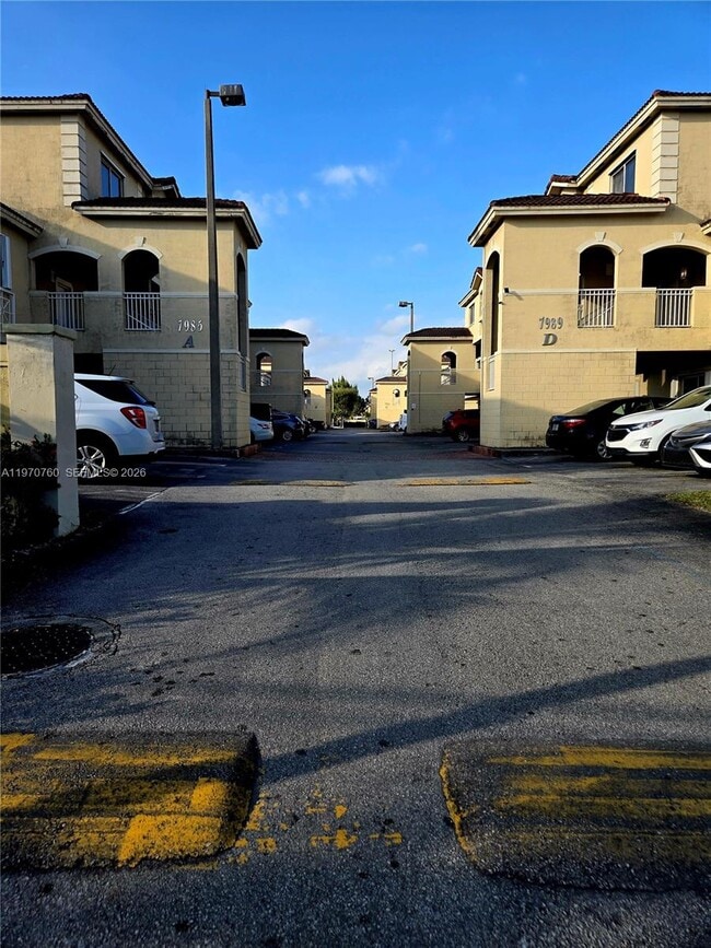 Foto del edificio - 7985 NW 8th St