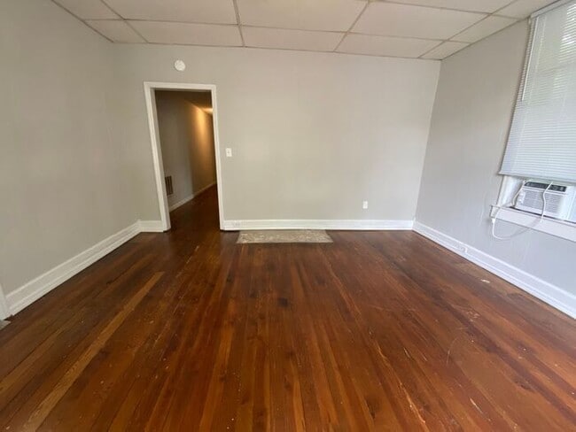 Building Photo - 3 Bedroom Apartment in South Nashville!
