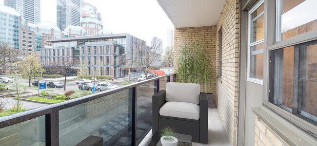 Photo du bâtiment - Mid-Town Apartments