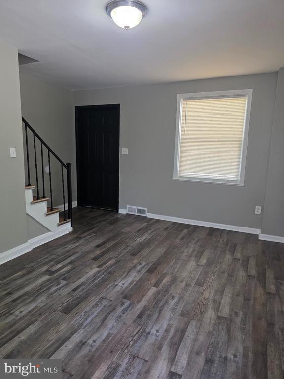 Foto del edificio - 835 E Cold Spring Ln
