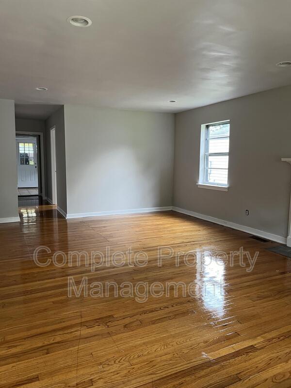 Building Photo - 1313 23rd Ave N
