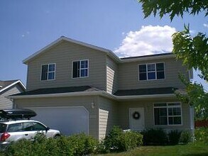 Building Photo - 2622 Daisy Dr