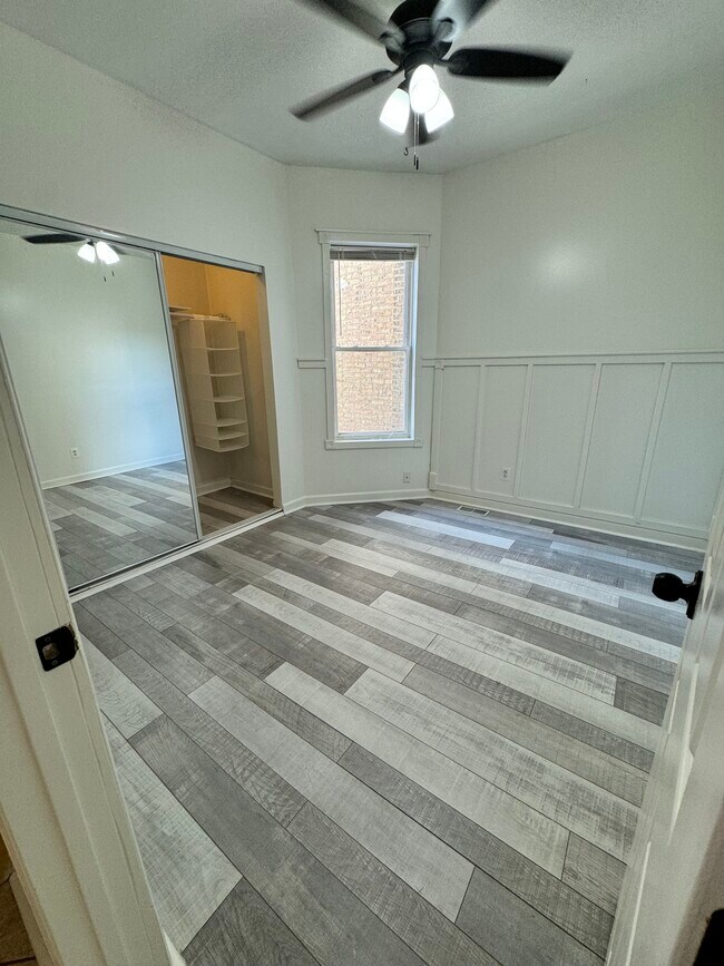 Building Photo - 3431 W Lyndale St