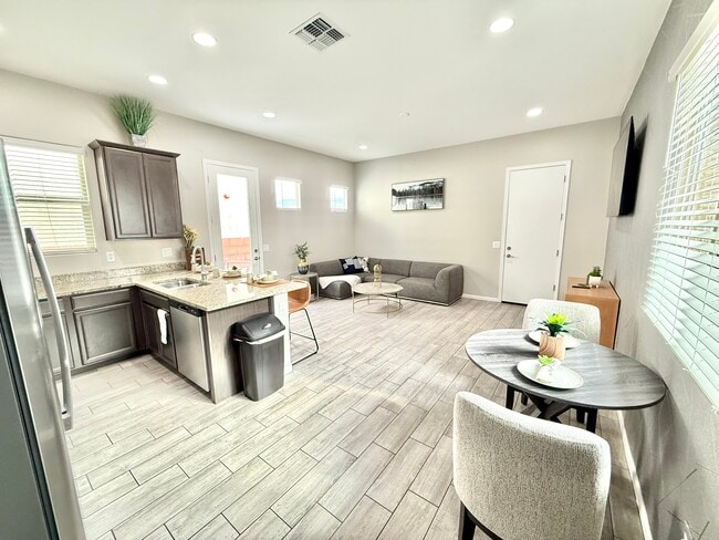 Building Photo - 8060 S Desert Indigo Dr