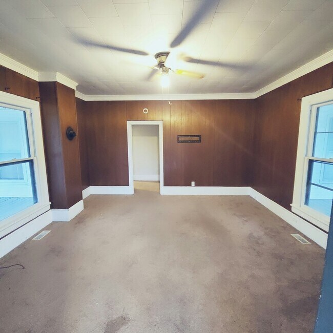 Foto del edificio - 302 Dahl St