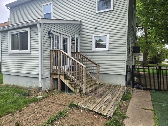 Foto del edificio - 4224 Briarwood Rd