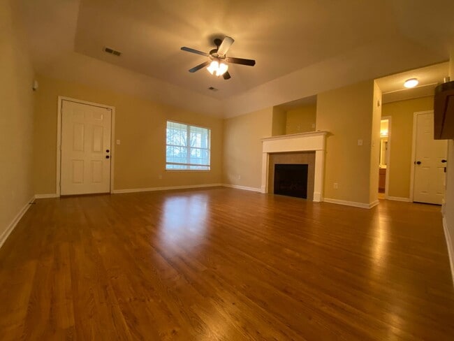 Foto del edificio - CUTE 3 BED 2 BATH HOME IN SPRING LAKE SUBDIVISION!!