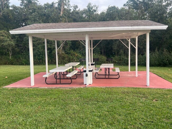 Foto del edificio - 2456 Sweetwater Club Cir