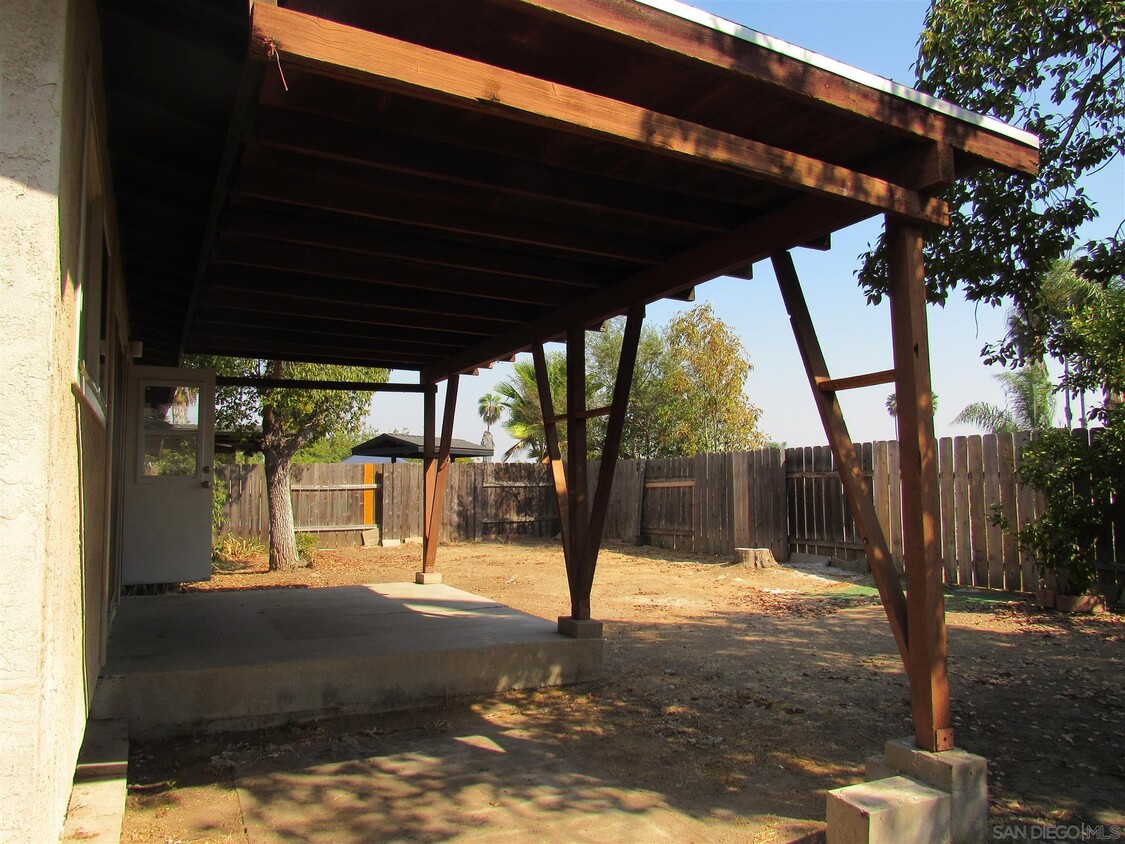 Foto principal - 8431 Carlton Oaks Dr