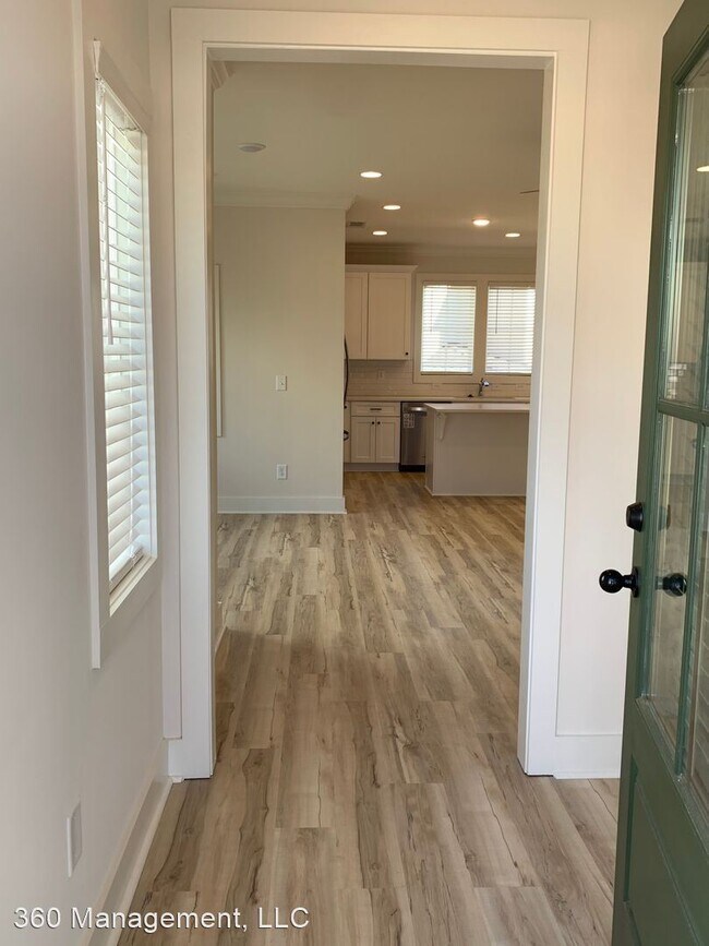 Building Photo - 3 br, 2 bath House - 568 Piper Ave