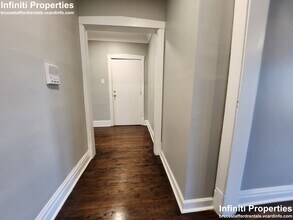 Building Photo - 3114 W 61st St