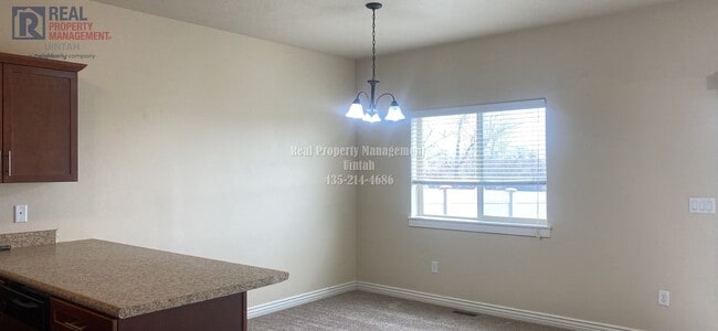 Building Photo - 405 E Gray Fox Ln