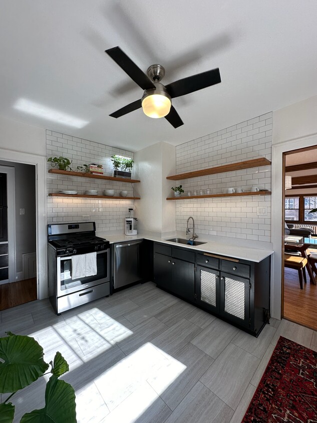 Foto principal - 3528 DuPont Ave S