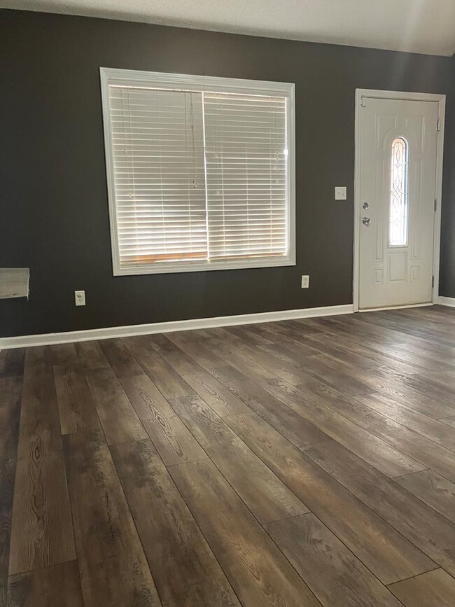 Foto del edificio - 2745 Navigator Cir