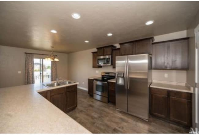 Building Photo - 14468 S Edgemere Dr