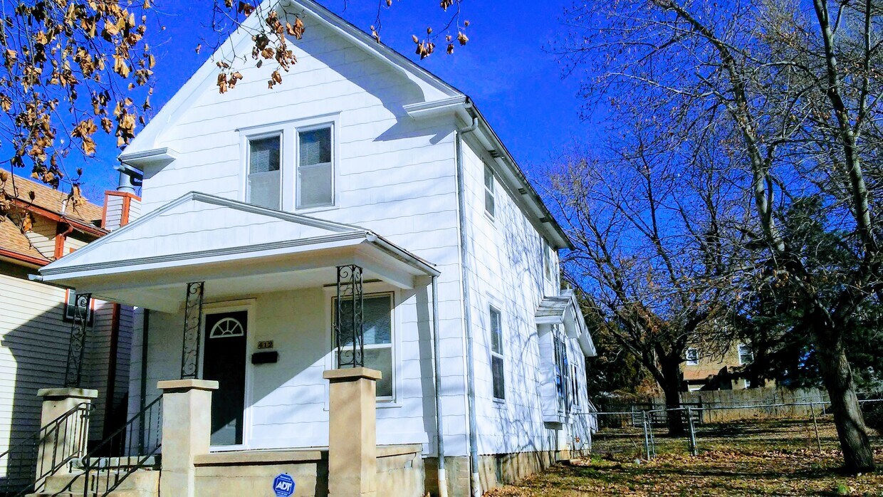 Listing Photo - 412 SW Orchard St