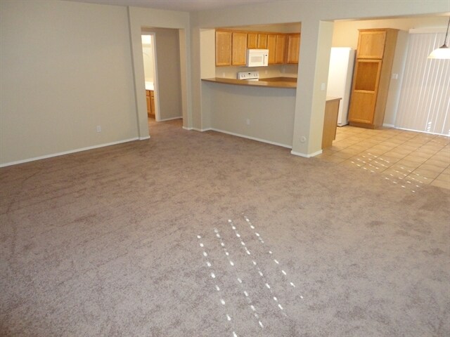 Foto del edificio - 236 W Angus Rd