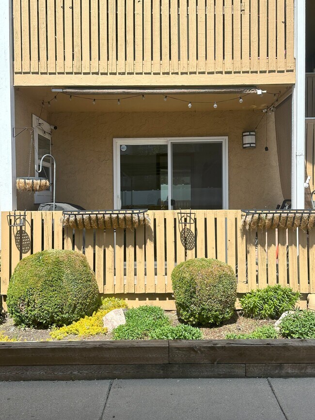 Building Photo - 1232 E Rdg Mdw Ln