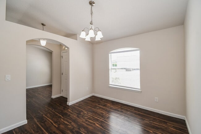 Building Photo - 2828 Ravine Hill Dr