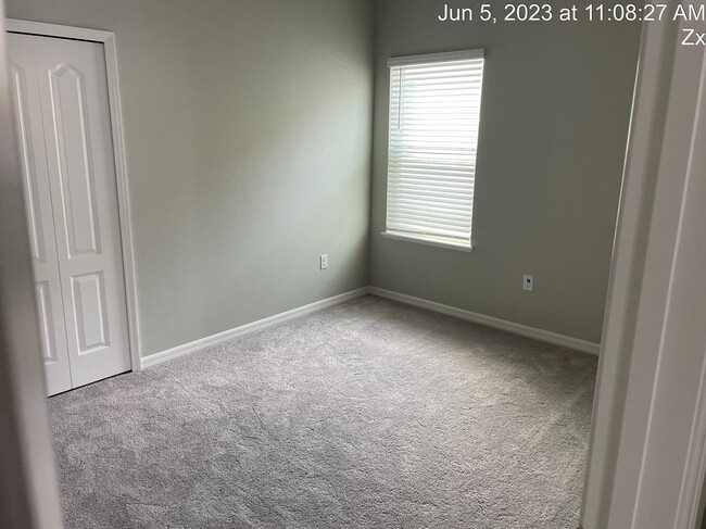 Building Photo - 77 Oakleaf Way