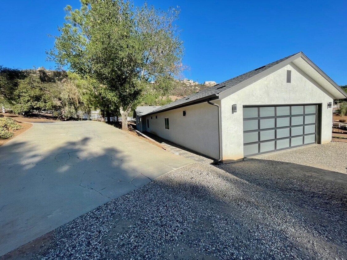Foto principal - Gorgeous Home In Blossom Valley Home with ...