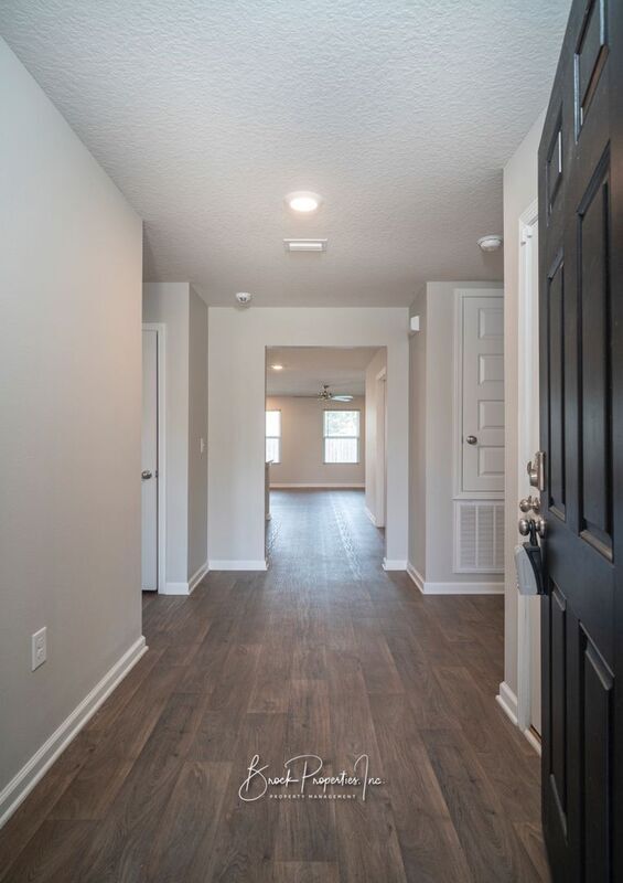 Building Photo - 7854 Lakeside Oaks Dr