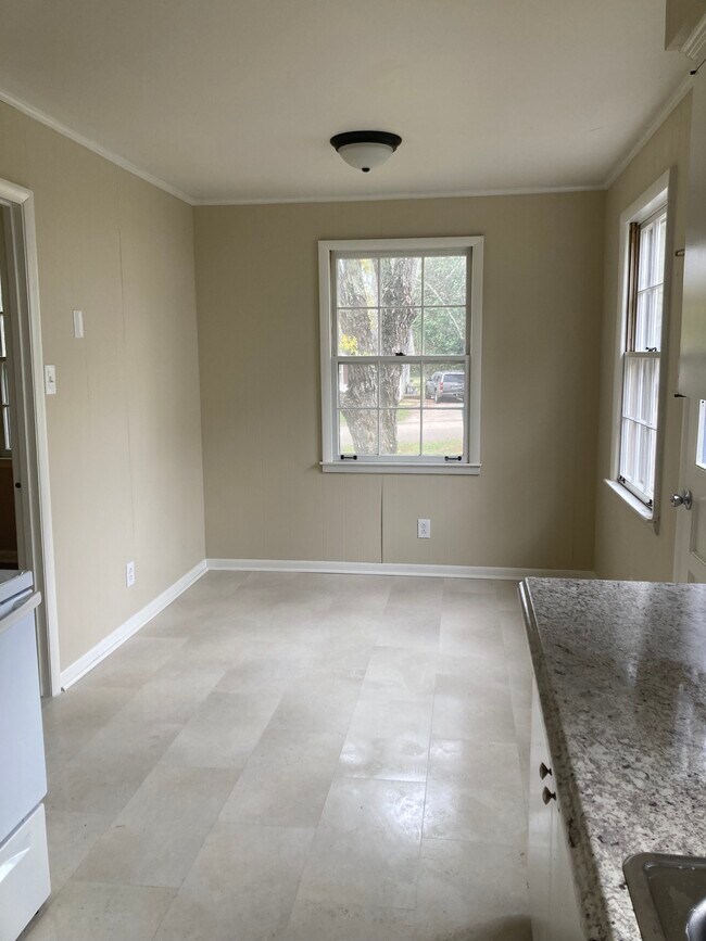 Foto del edificio - 577 Douglas Ave