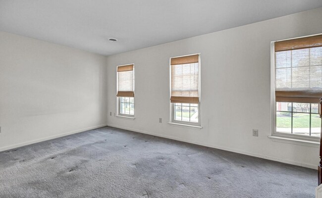 Building Photo - Charming 2 Bedroom in Central Schools Comi...