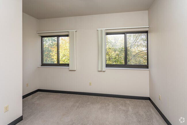 2BR, 1BA - Roosevelt School Apartments