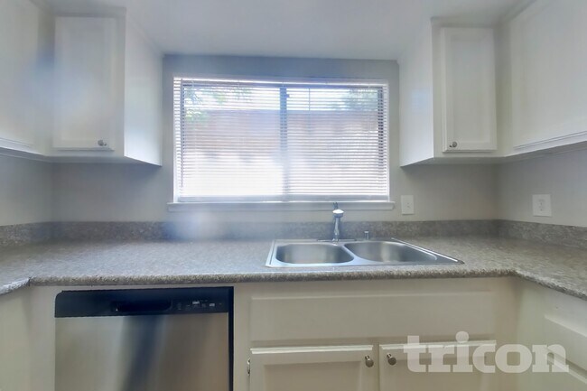 Foto del edificio - 1344 Shaddick Dr