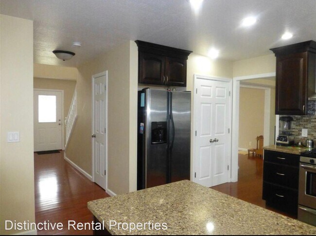 Foto del edificio - 4 br, 2.5 bath House - 3387 Putnam St