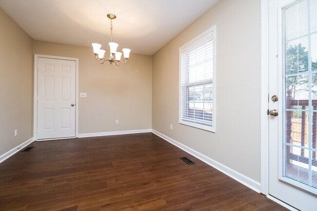 Foto del edificio - 304 Acorn Ct