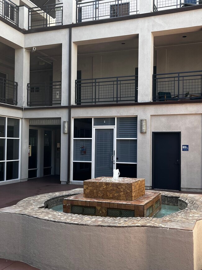 Foto del edificio - 7514 Girard Ave