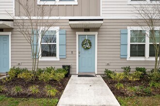 Building Photo - 8415 Zenith Cir
