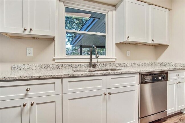 Building Photo - 2925 Toney Dr