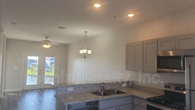 Building Photo - 4504 Pontchartrain Dr