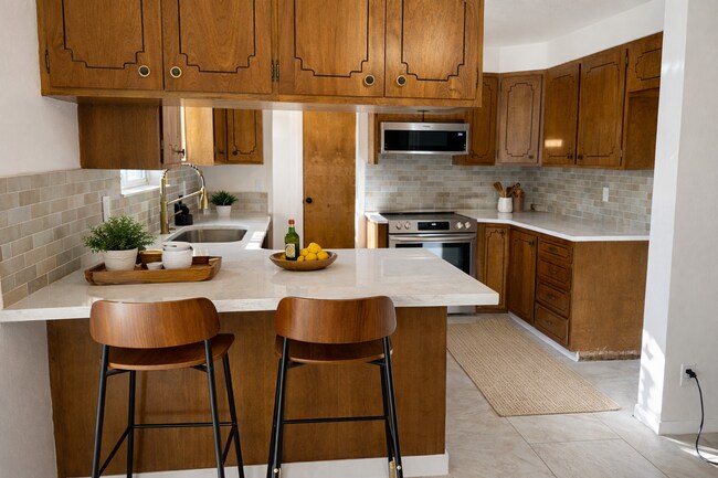 Building Photo - Brand New Remodel Central Bench Home