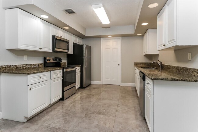 Foto del edificio - 1357 Drexel Rd