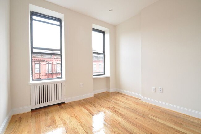 Foto del edificio - 358 W 45th St