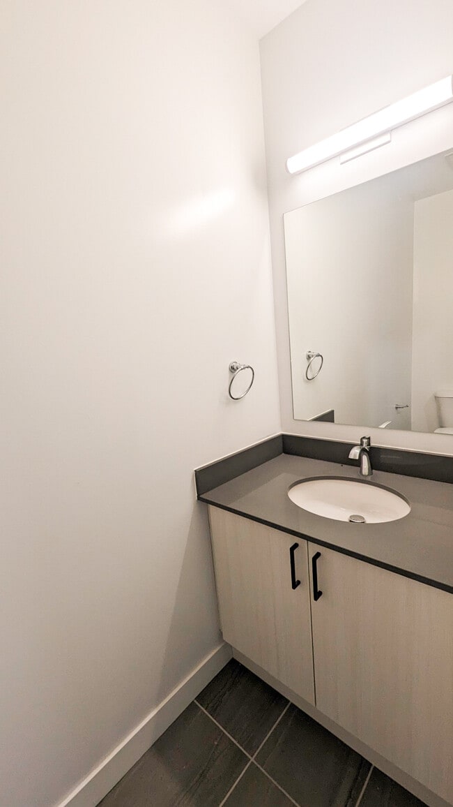 Building Photo - One Bed, Two Baths, One Free Rent!