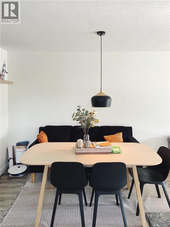 Photo du bâtiment - 340 Pioneer Dr