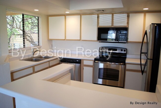 Building Photo - Gated Catalina Foothills 2 Bed 2 Bath Condo