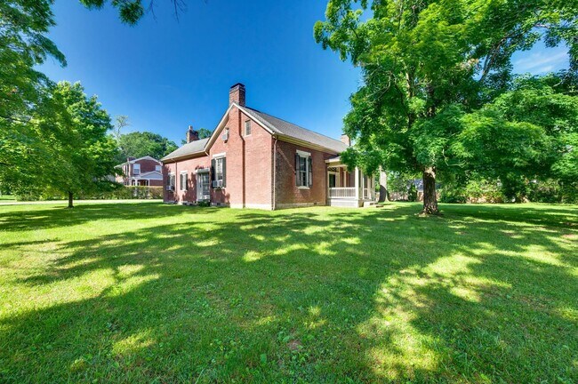 Foto del edificio - Charming 4BE/3BA Home in Historic Downtown...