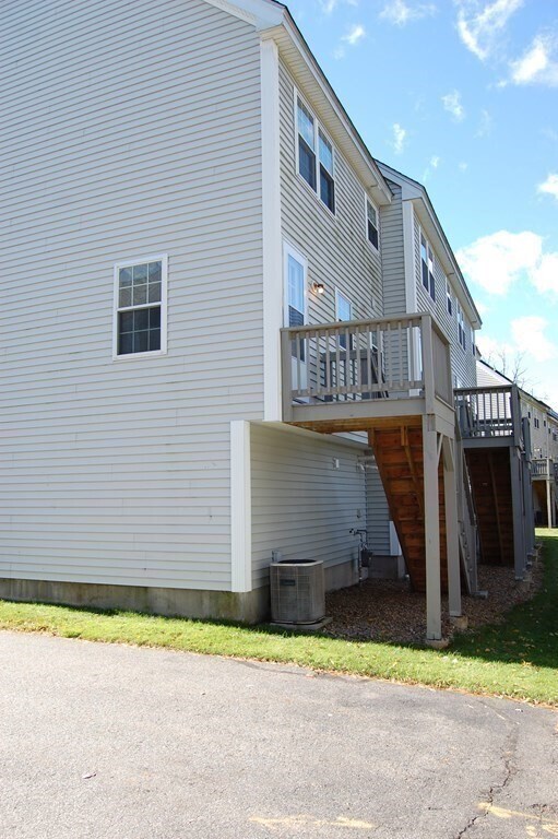 Building Photo - 1005 Middlesex St