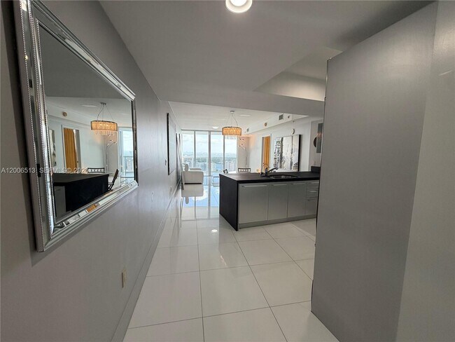 Foto del edificio - 18201 Collins Ave