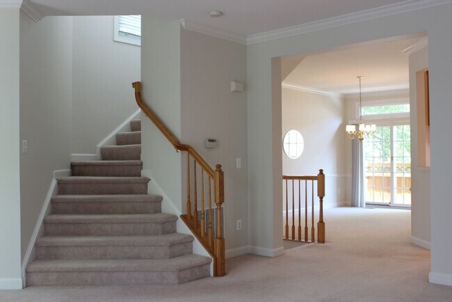 Foto del edificio - Lovely 3 Bedroom 2.5 Bath Townhome with De...