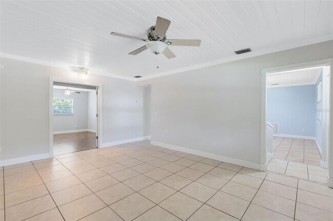 Building Photo - 402 Domer St
