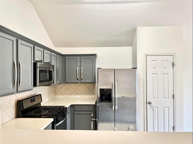 Foto del edificio - 2409 Romeo Dr