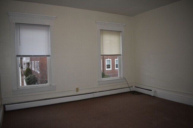 Building Photo - 726 Ch