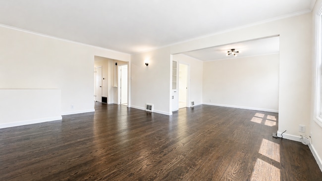 Building Photo - 11-13 Milton